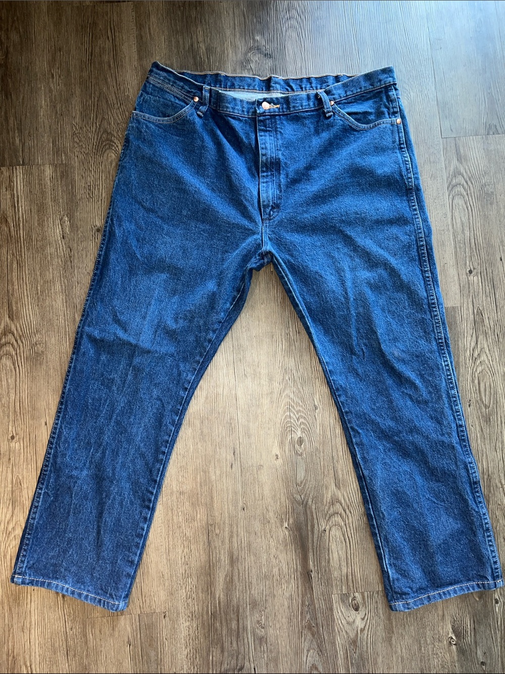 WRANGLER Men's Classic Blue Relaxed Denim Jeans